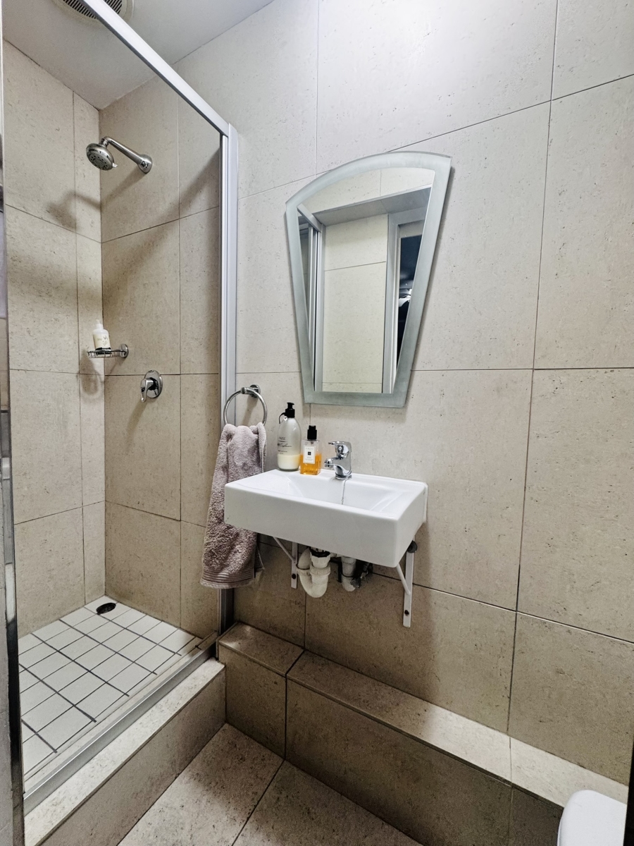3 Bedroom Property for Sale in Sea Point Western Cape